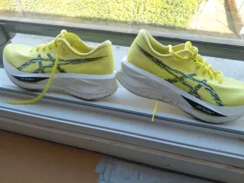 Used Asics Sonicblast Running Shoes