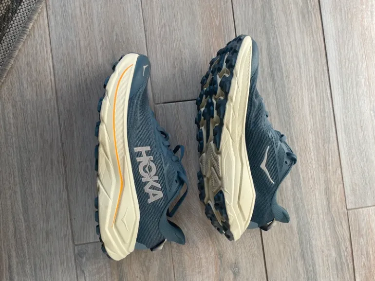 Used Hoka Challenger 8 bike — image 2 of 5