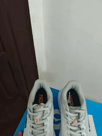 Hoka Shoes bike d'occasion — image 4 sur 4