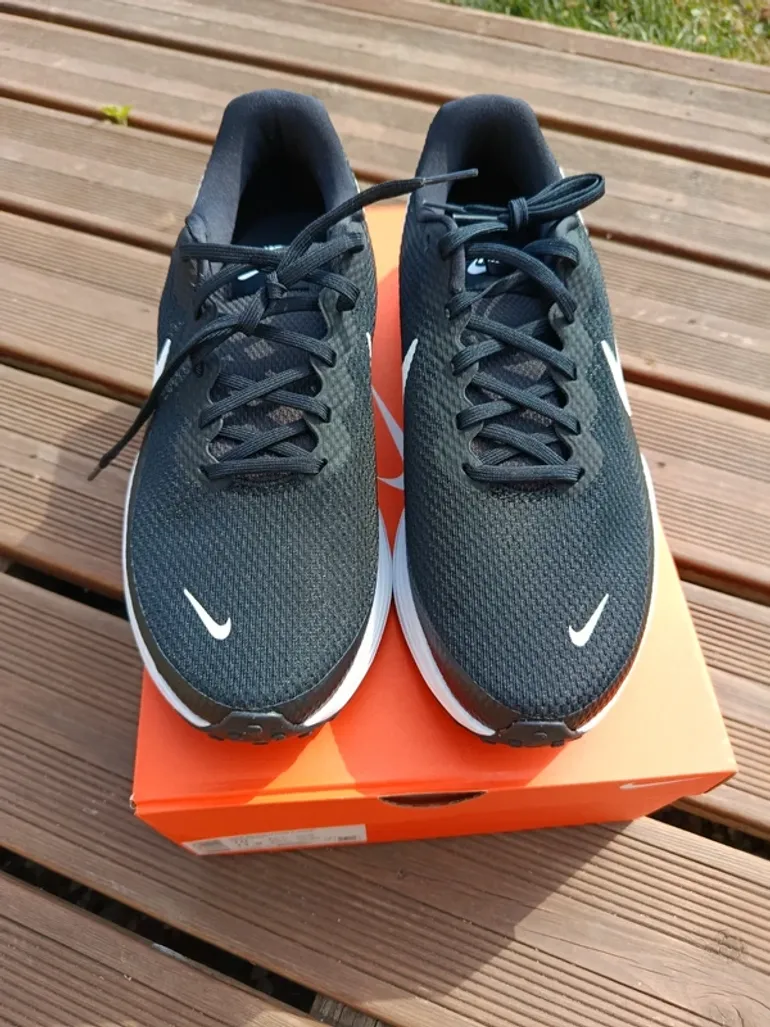Used Nike Revolution 8 bike — image 3 of 4