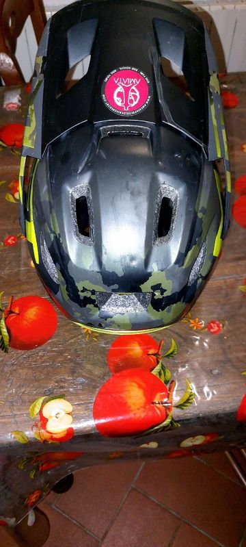 Tweedehands MET Parachute Helmet bike — afbeelding 3 van 5