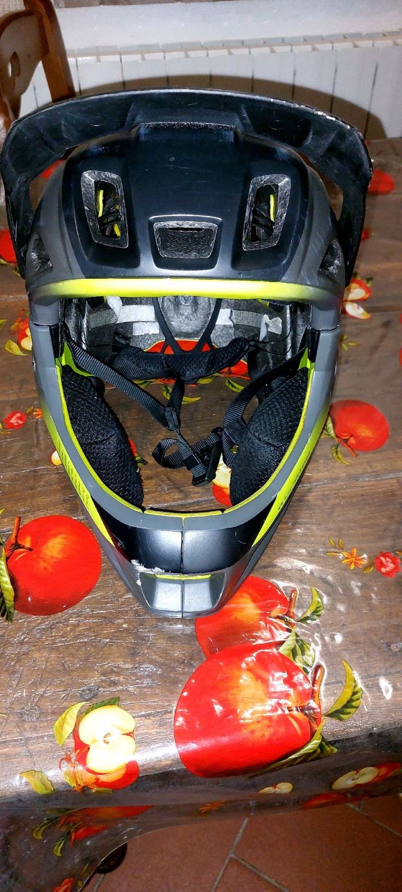 Used MET Parachute Helmet Cycling Accessories