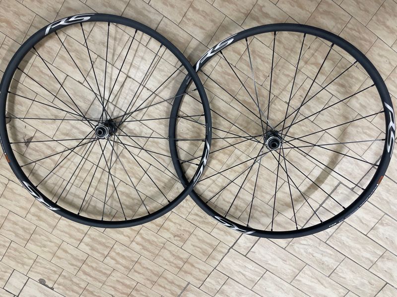 Used Shimano R5 bike — image 1 of 2