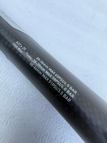 Zipp 303 firecrest 2025 bike d'occasion — image 8 sur 10