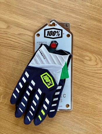 Used 100% Airmatic Gloves Cycling Clothing