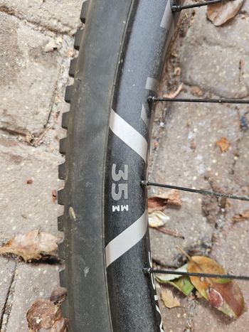 Used Dt Swiss HX1501 bike — image 3 of 4