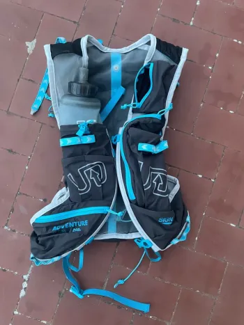 Used Ultimate Direction Adventure Vest 17L bike — image 8 of 8