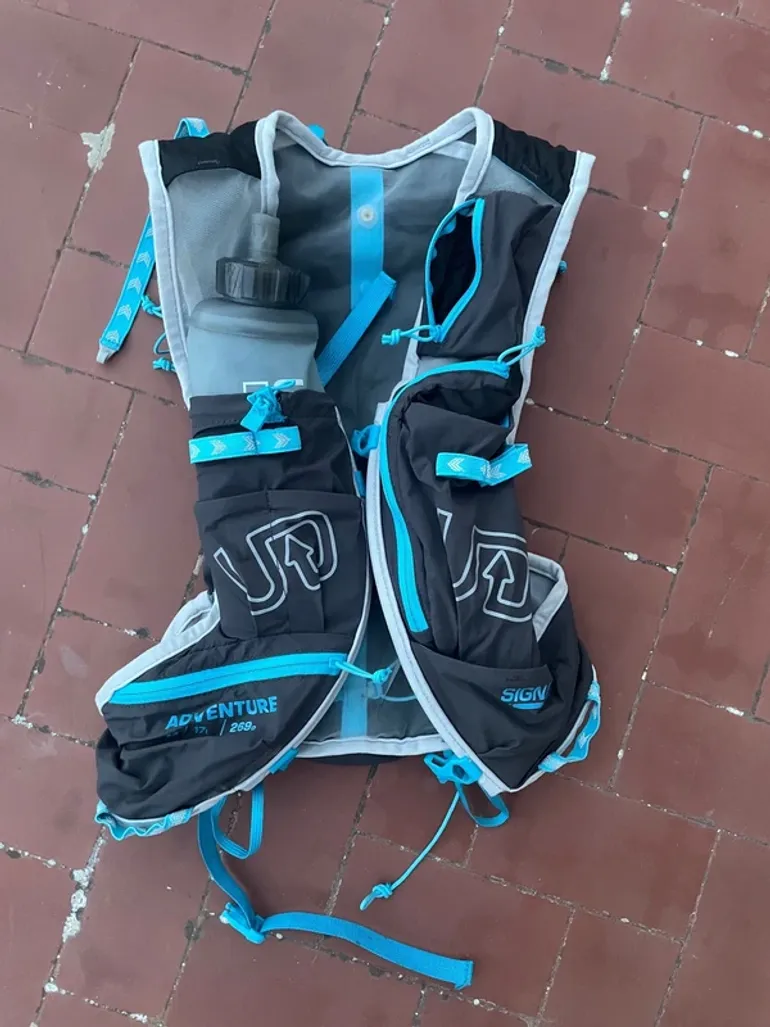 Used Ultimate Direction Adventure Vest 17L bike — image 8 of 8