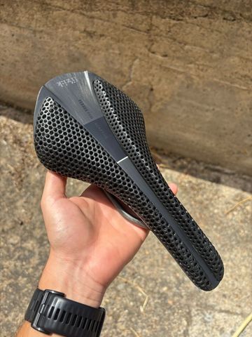 Used Fizik Versus Evo Adaptive Saddle Saddles & Seatposts
