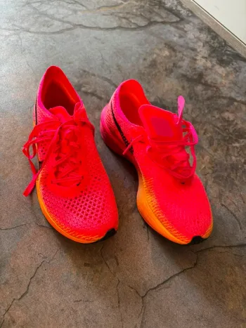Used White Vaporfly 3 bike — image 4 of 4