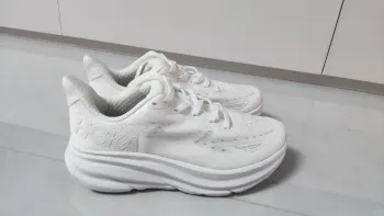 Used Hoka Clifton 9 Running Shoes