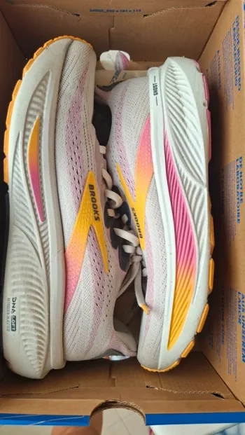 Käytetty Brooks Ghost 17 Running Shoes