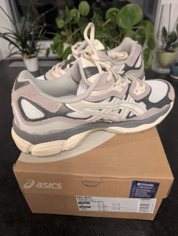 Używany Asics Gel NYC Oyster Running Shoes