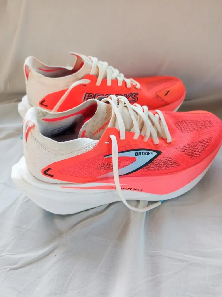 Used Brooks Running Shoes bike — image 4 of 11