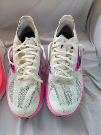 Used Brooks Running Shoes bike — image 3 of 11