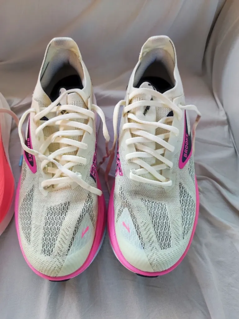 Used Brooks Running Shoes bike — image 3 of 11