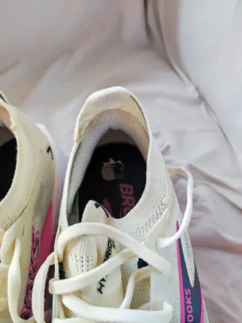 Used Brooks Running Shoes bike — image 6 of 11