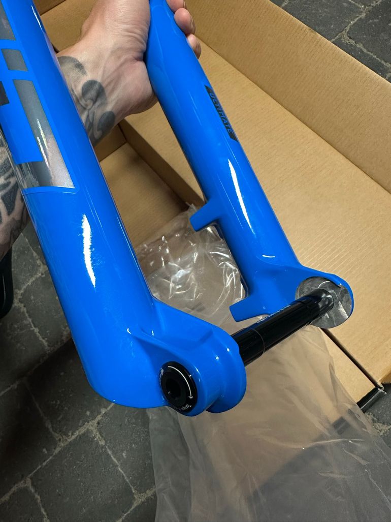 Brugt RockShox SID Ultimate 35mm Crown Upper Leg 2022 bike — billede 11 af 12