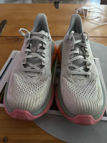Použité Hoka Clifton Edge Running Shoes