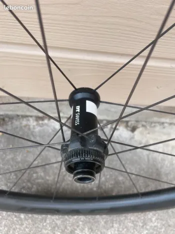 Used Roval Rapide CL 2 2025 bike — image 3 of 11