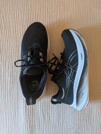 Gebrauchtes Asics Nimbus 26 Running Shoes