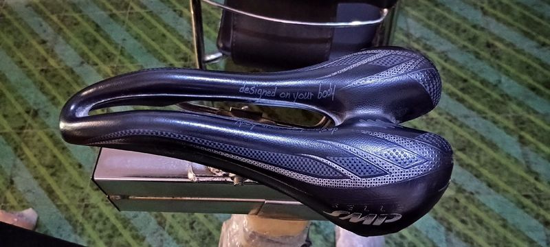 Used Selle Smp Hybrid Saddles & Seatposts