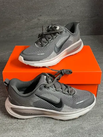 Nike Vomero 18 bike de segunda mano — imagen 3 de 15