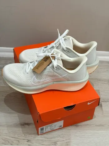 Używany Nike WMNS Quest 6 Running Shoes
