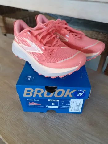 Brooks Cascadia 19 Running Shoes usato