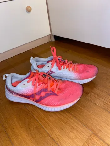 Used Saucony Fastwitch 9 Running Shoes