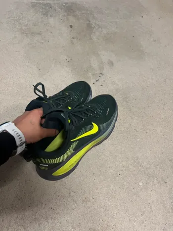 Nike Vomero 18 bike d'occasion — image 2 sur 4