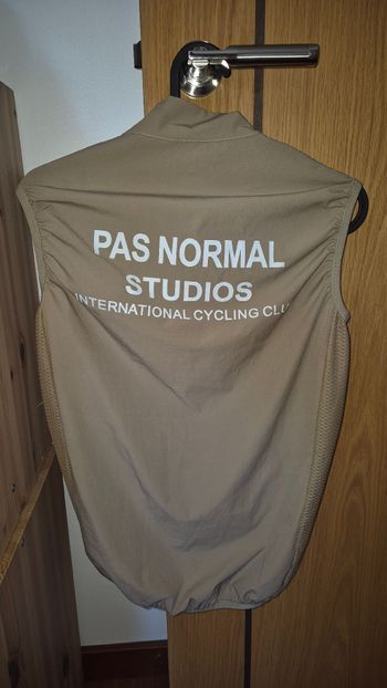 Używany Pas Normal Studios Mechanism vest bike — zdjęcie 3 z 5