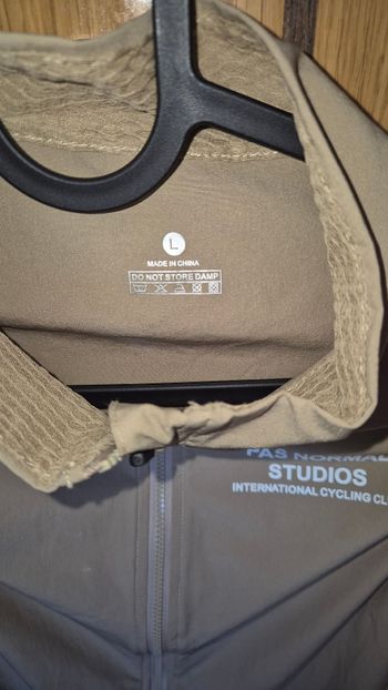 Używany Pas Normal Studios Mechanism vest bike — zdjęcie 4 z 5