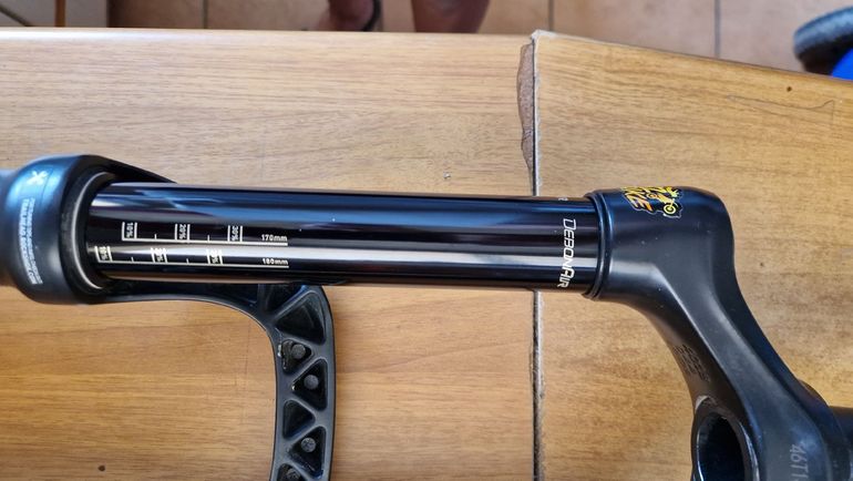 Brugt RockShox Yari Rc 2022 bike — billede 6 af 8