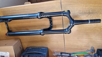 Brugt RockShox Yari Rc 2022 bike — billede 5 af 8