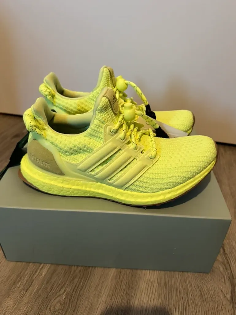 Used Continental Ultra Boost x Ivy Park bike — image 5 of 11