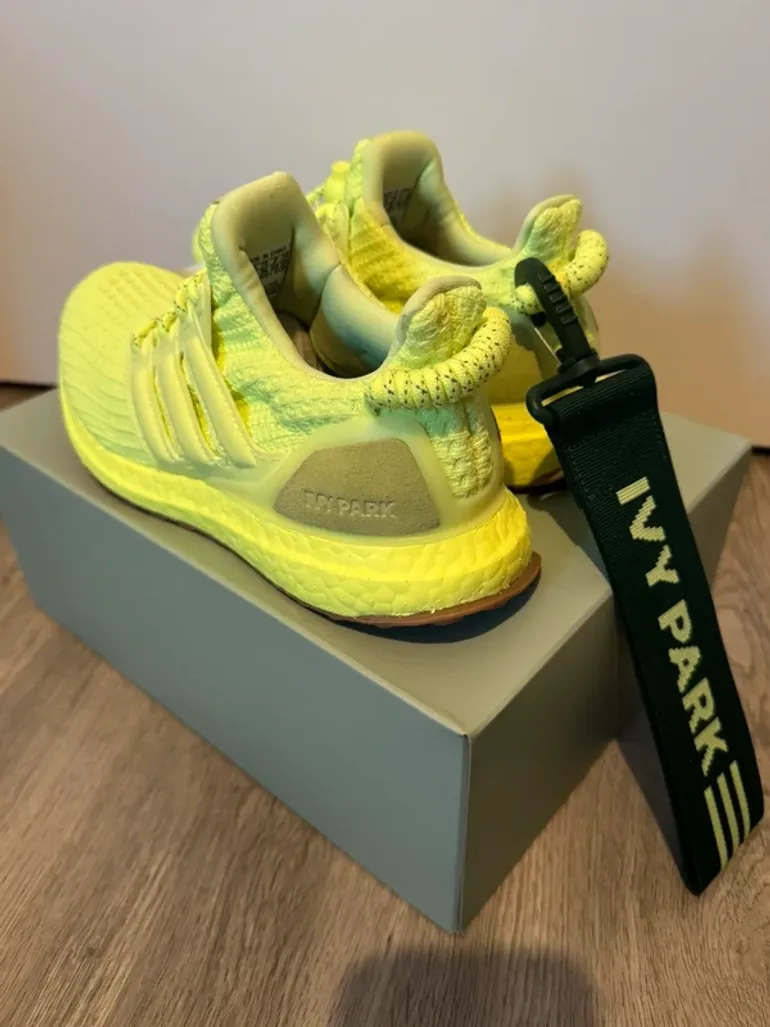 Used Continental Ultra Boost x Ivy Park bike — image 3 of 11