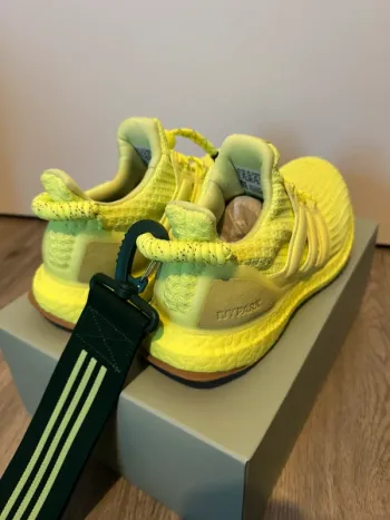 Used Continental Ultra Boost x Ivy Park bike — image 4 of 11