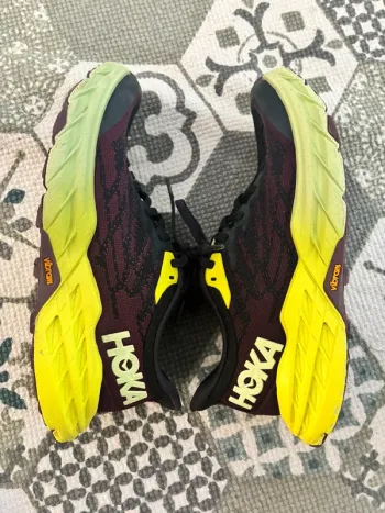 Käytetty Hoka Speedgoat 5 Running Shoes