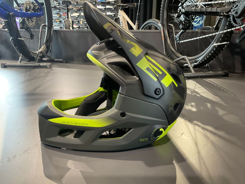 Used MET Casco Parachute MCR Cycling Accessories