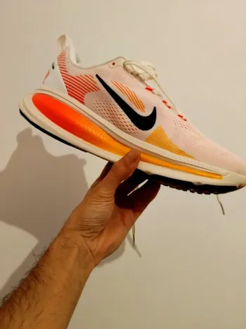 Used Orange Zoom Vomero 18 Running Shoes