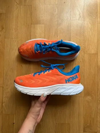 Used Hoka Arahi 6 Running Shoes