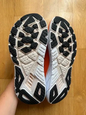 Used Hoka Arahi 6 bike — image 9 of 13