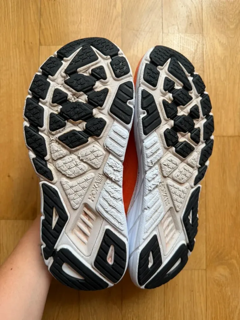 Used Hoka Arahi 6 bike — image 9 of 13