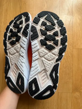 Used Hoka Arahi 6 bike — image 10 of 13