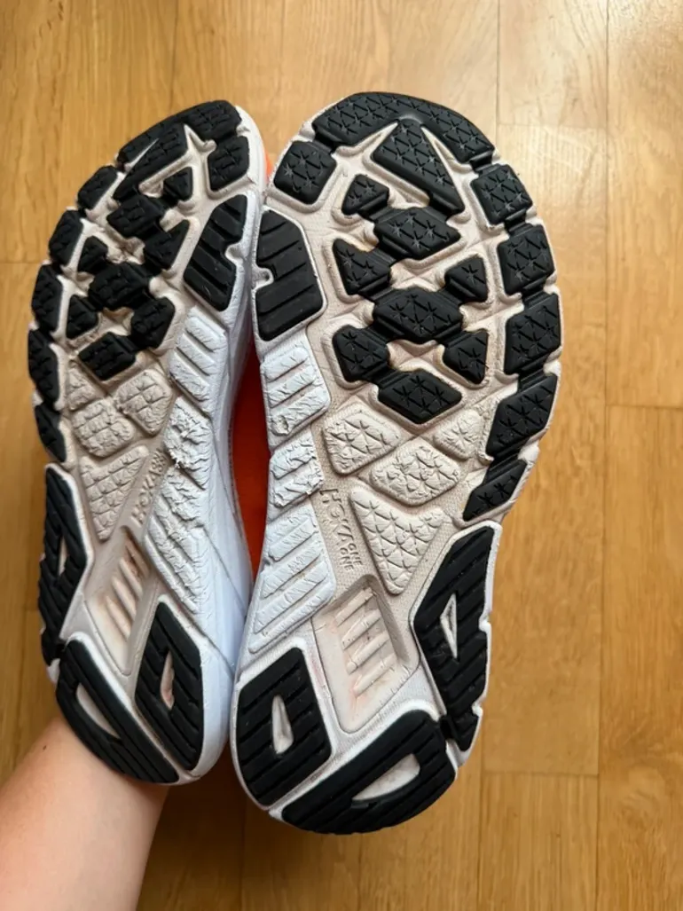 Used Hoka Arahi 6 bike — image 10 of 13