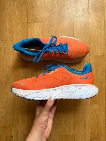 Used Hoka Arahi 6 bike — image 6 of 13