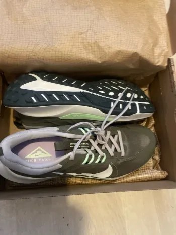 Nike Running Shoes bike d'occasion — image 7 sur 9