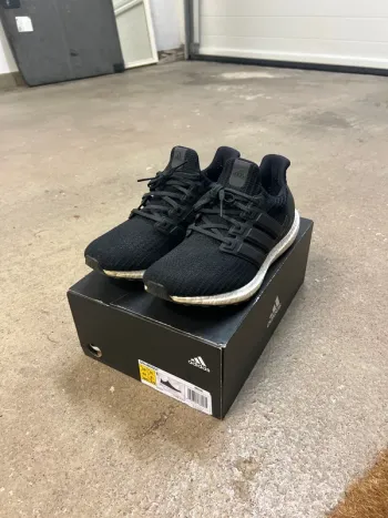 Brugt Adidas Ultraboost Running Shoes