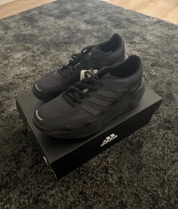 Używany Adidas Akuru Running Shoes